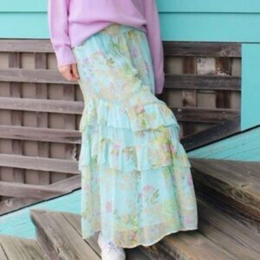 Vineyard Vines, blue floral tiered, ruffle maxi. Medium.